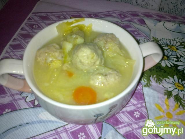Kapuśniak z pekińskiej z pulpetami