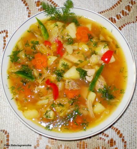 Kapuśniak z włoskiej kapusty z papryką 