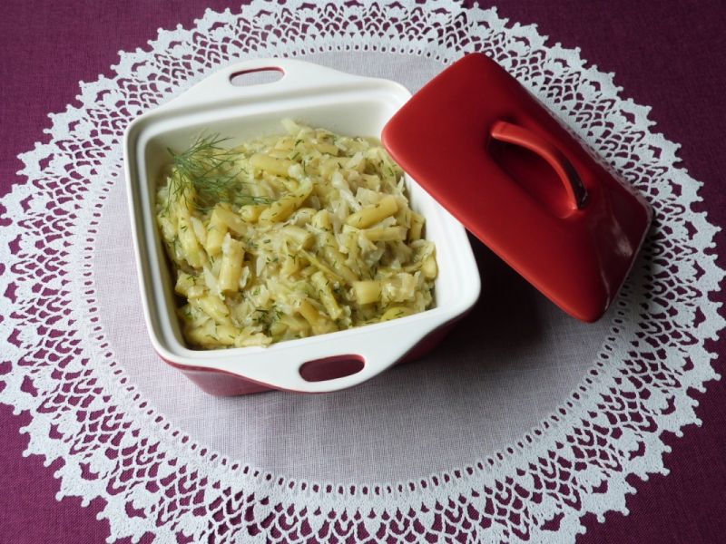 Kapusta biała z koperkiem i fasolką