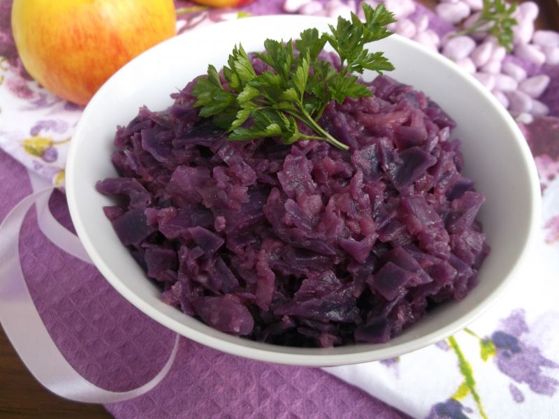 Kapusta czerwona duszona z jabłkiem