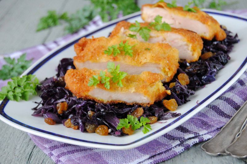 Kapusta czerwona z rodzynkami i filetem Kapusta czerwona z rodzynkami i filetem