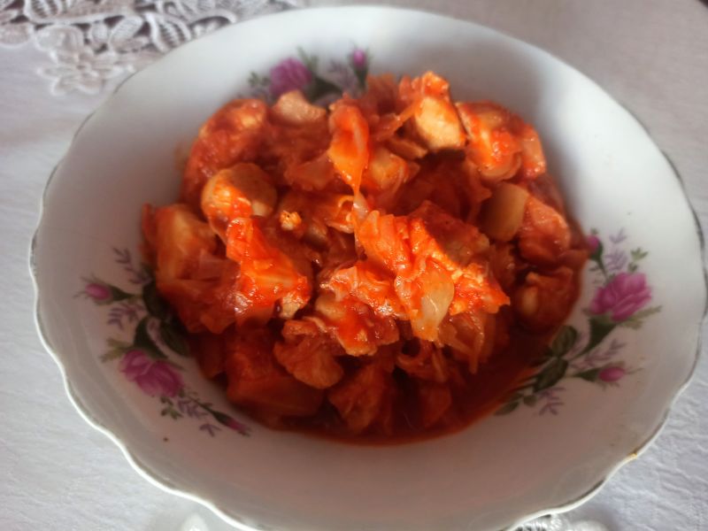 Kapusta duszona z kurczakiem i pomidorami Kapusta duszona z kurczakiem i pomidorami