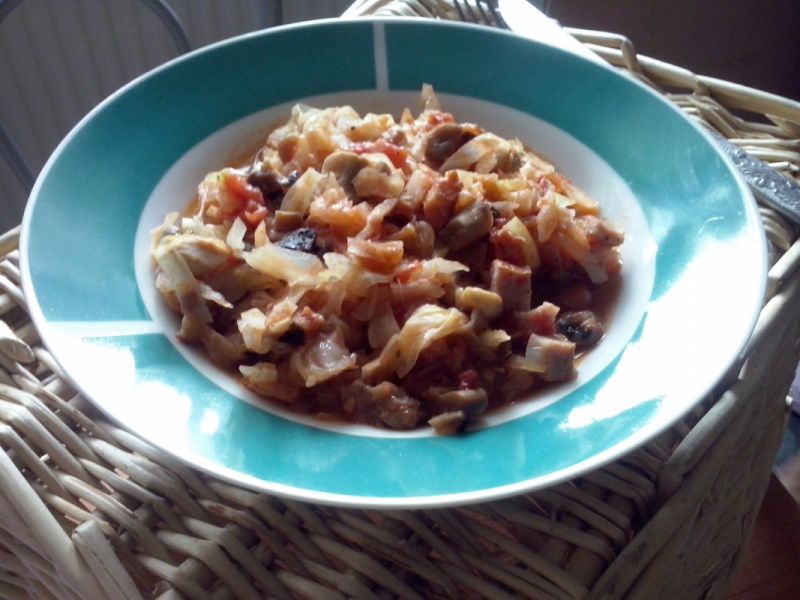 Kapusta duszona z pomidorami