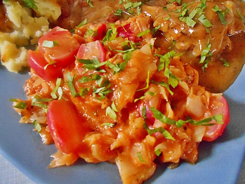 Kapusta duszona z rzodkiewką