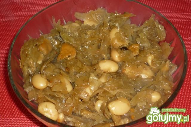 Kapusta kiszona z fasolą i borowikami Kapusta kiszona z fasolą i borowikami