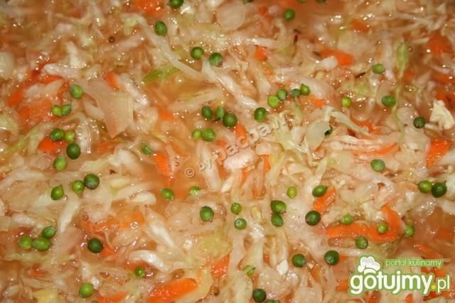 Kapusta kiszona z jałowcem