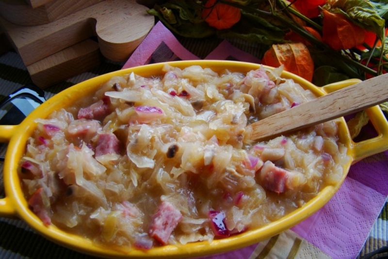 Kapusta kiszona zasmażana z pieczarkami  Kapusta kiszona zasmażana z pieczarkami