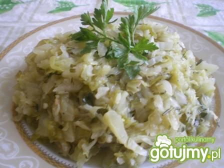 Kapusta młoda z koperkiem