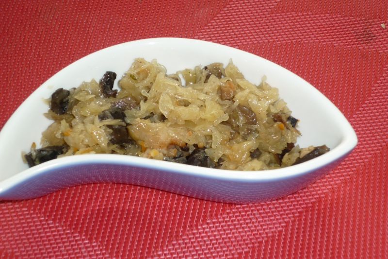 Kapusta na ciepło z grzybami suszonymi Kapusta na ciepło z grzybami suszonymi