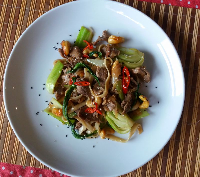 Kapusta Pak choi z wołowiną