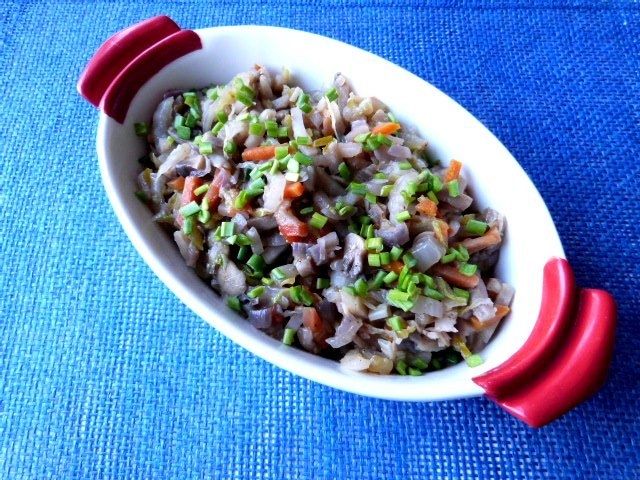 Kapusta pekińska duszona z pieczarkami