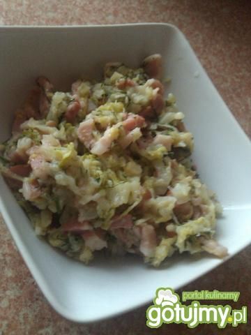 Kapusta pekińska z boczkiem i koperkiem  Kapusta pekińska z boczkiem i koperkiem