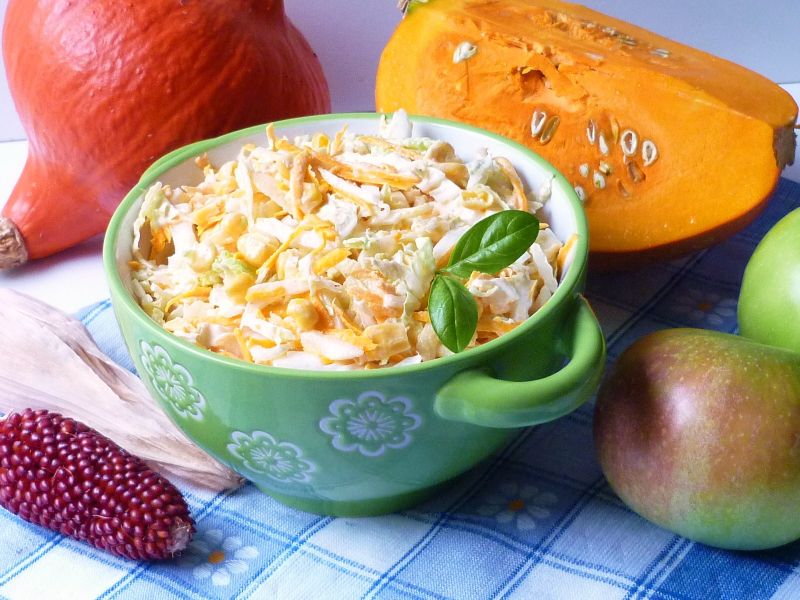Kapusta pekińska z dynią i jabłkami