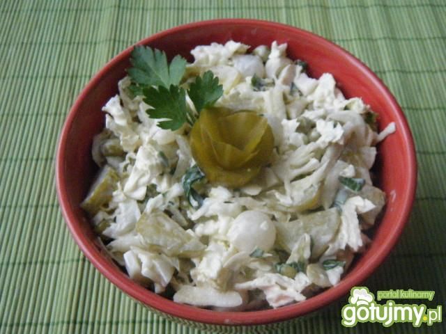 Kapusta pekińska z groszkiem i cebulką