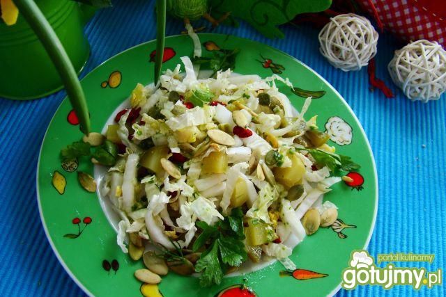 Kapusta pekińska z pestakmi dyni  Kapusta pekińska z pestakmi dyni