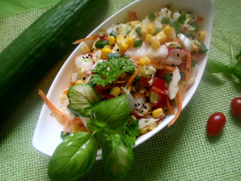 Kapusta pekińska z rzodkiewką  Kapusta pekińska z rzodkiewką