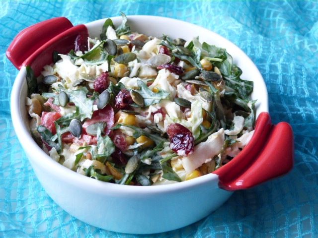 Kapusta pekińska z żurawiną i pestkami dyni