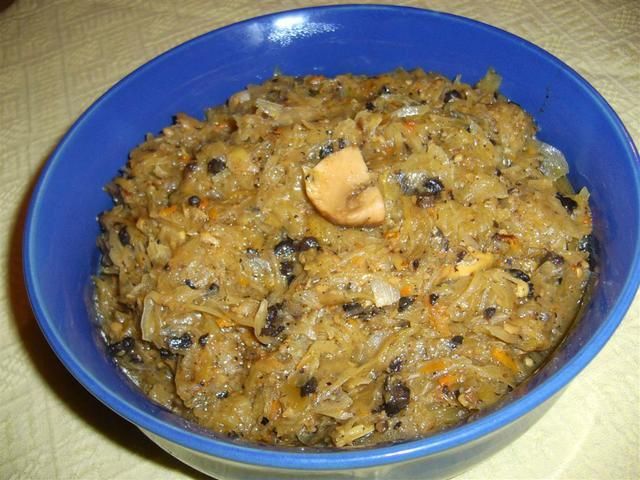 Kapusta wigilijna ze śliwkami i grzybami