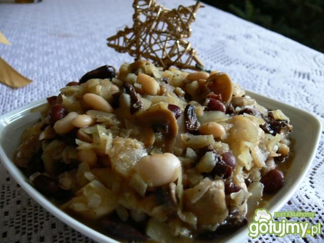 Kapusta z fasolą i pieczarkami