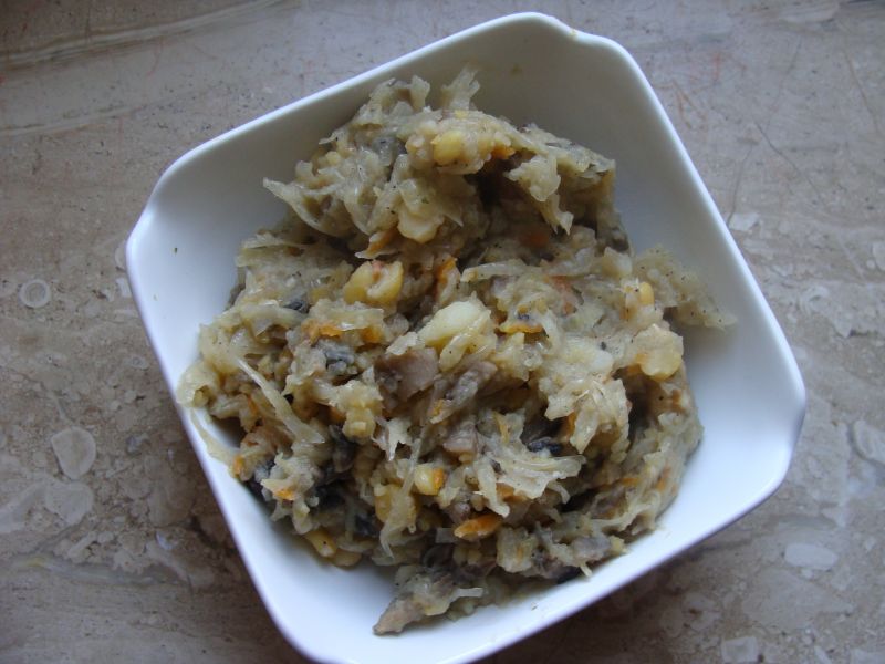 Kapusta z grochem i pieczarkami