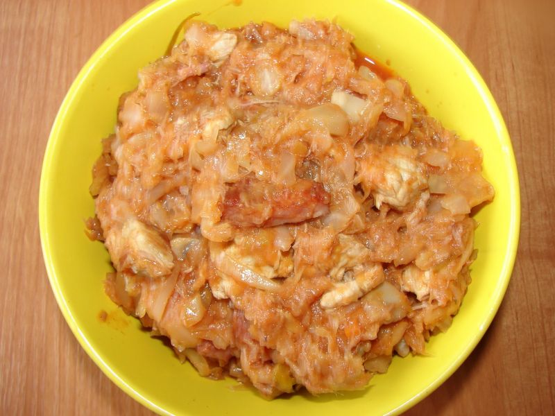 Kapusta z kiełbaską i pieczarkami