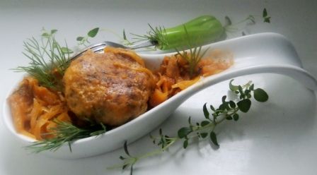 Kapusta z kotlecikami na pomidorowo Kapusta z kotlecikami na pomidorowo