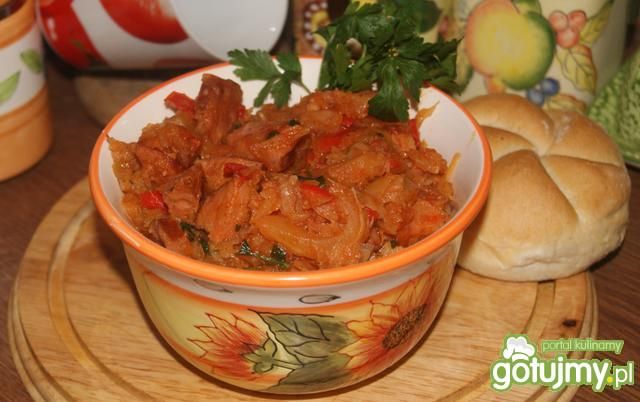 Kapusta z papryką i kiełbasą