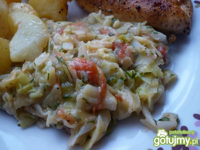 Kapusta z pomidorami i koperkiem  Kapusta z pomidorami i koperkiem