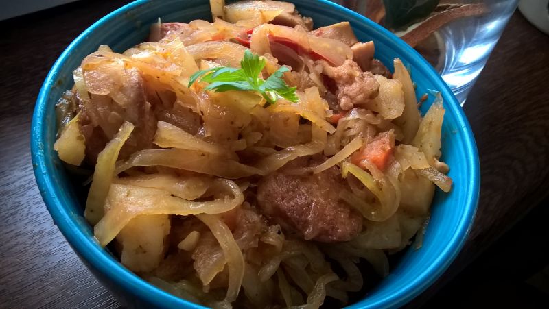 Kapusta z warywami kiełbasą Kapusta z warywami kiełbasą