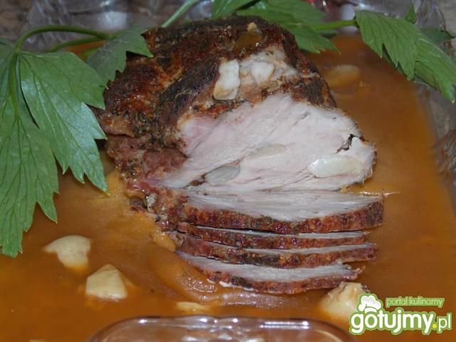 Karczek pieczony w towarzystwie lubczyku