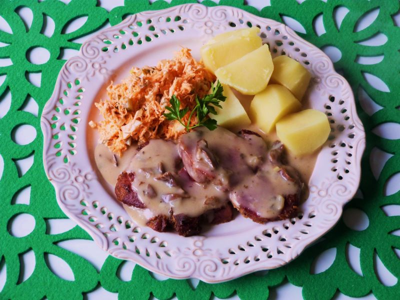 Karczek w grzybowym sosie