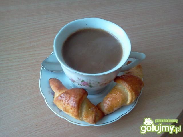 Kardamonowo-cynamonowa kawa popołudniowa Kardamonowo-cynamonowa kawa popołudniowa