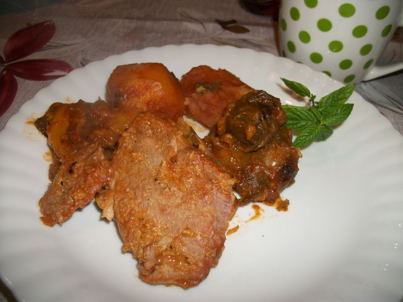 Karkówk z warzywami z kociołka