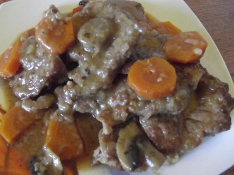 Karkówka duszona w sosie Karkówka duszona w sosie