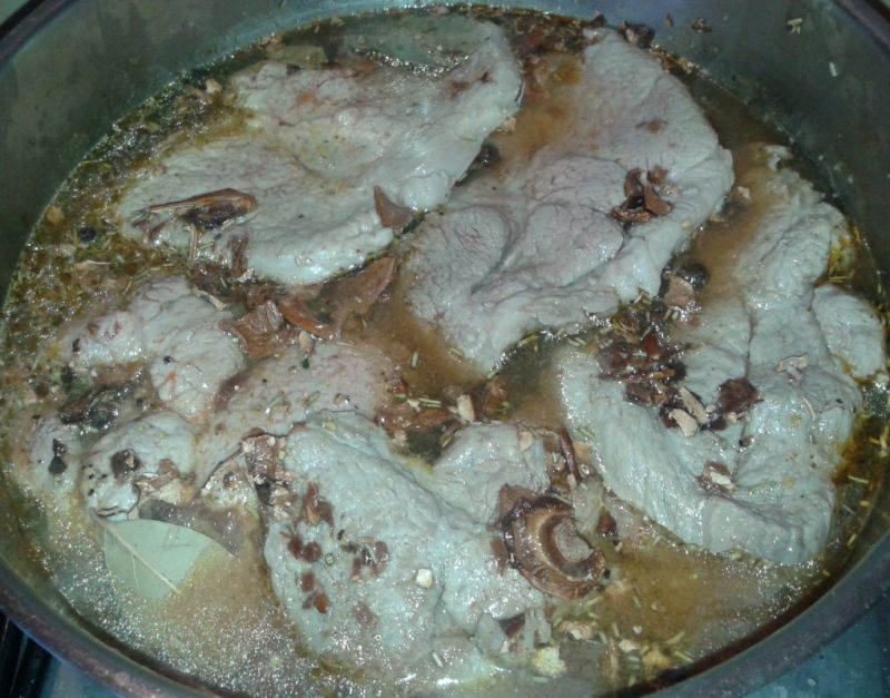 Karkówka duszona w sosie własnym