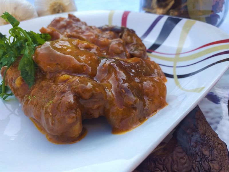 Karkówka duszona w sosie własnym z grzybami Karkówka duszona w sosie własnym z grzybami