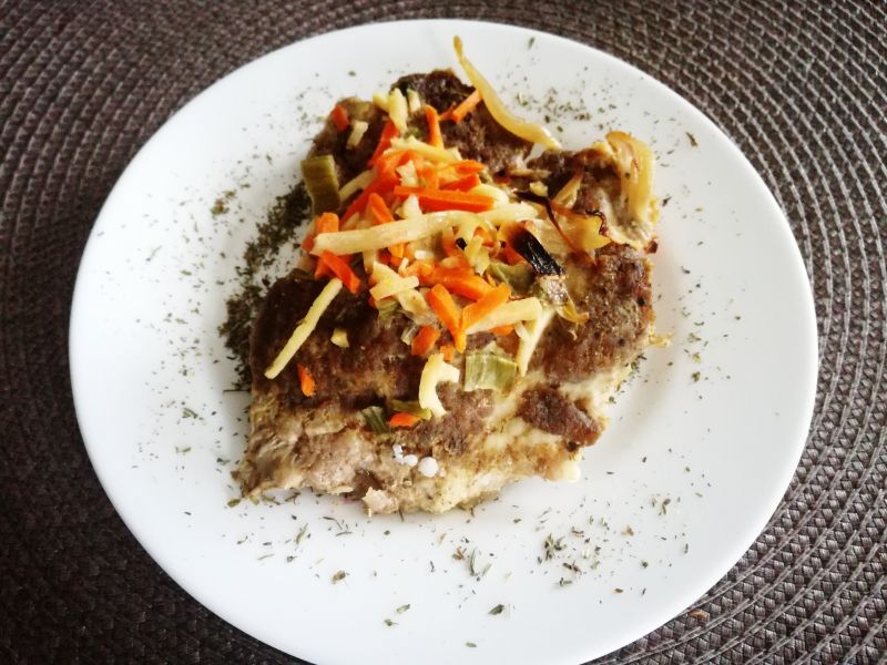 Karkówka duszona w warzywach Karkówka duszona w warzywach