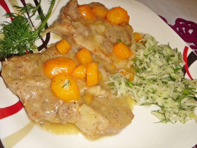 Karkówka duszona z miodem i młodą marchewką