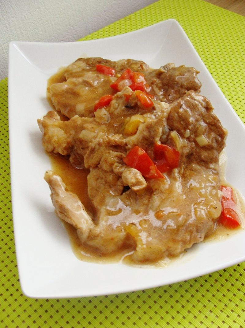 Karkówka duszona z papryką