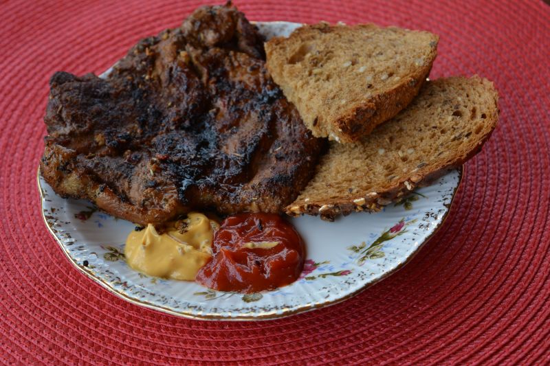 Karkówka grillowana w musztardowo-ziołowej marynac Karkówka grillowana w musztardowo-ziołowej marynac