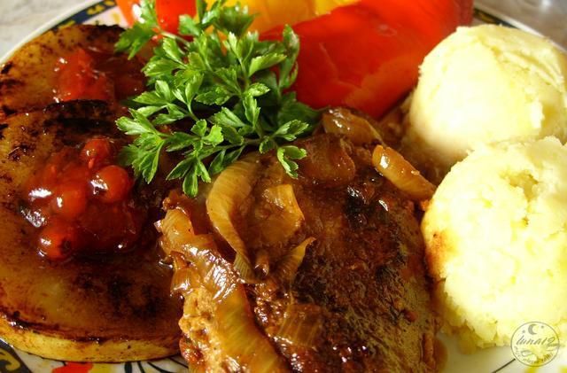  Karkówka i gruszki z jarzębiną