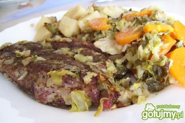 Karkówka na młodej kapuście