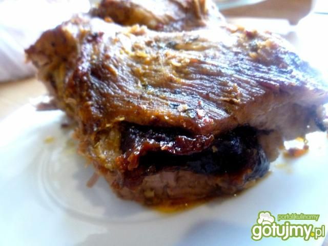 Karkówka nadziana chili i suszoną śliwką