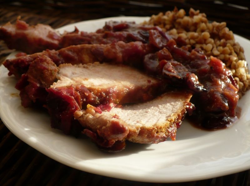 Karkówka pieczona w konfiturze z żurawiny Karkówka pieczona w konfiturze z żurawiny