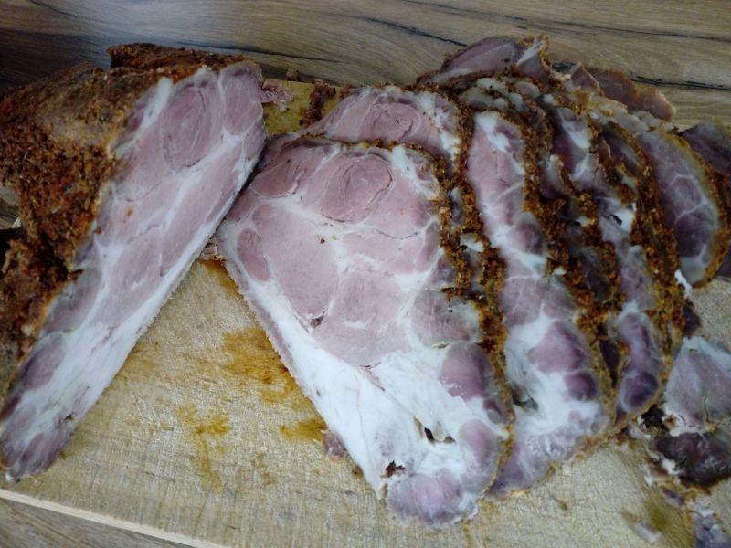 Karkówka pieczona w pieprzu ziołowym i mleku