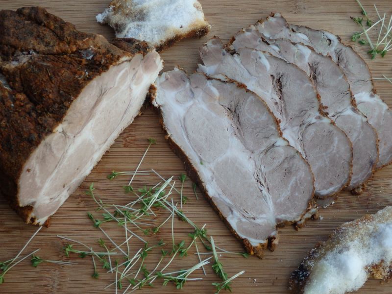 Karkówka pieczona w soli