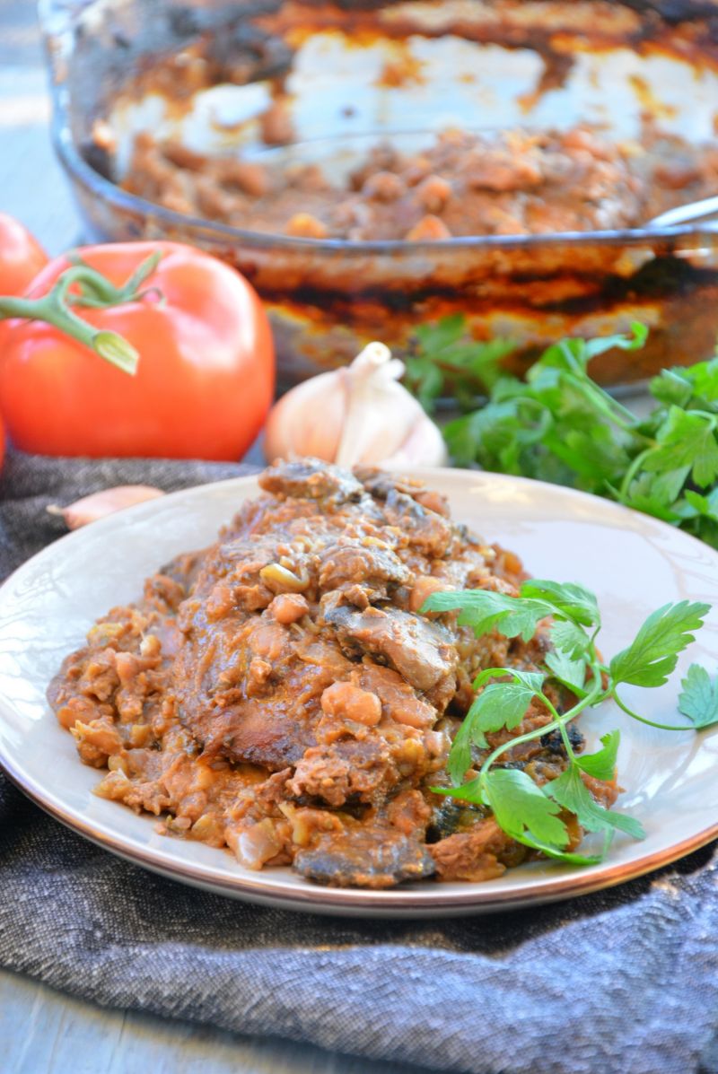 Karkówka pieczona z pieczarkami i fasolą Karkówka pieczona z pieczarkami i fasolą