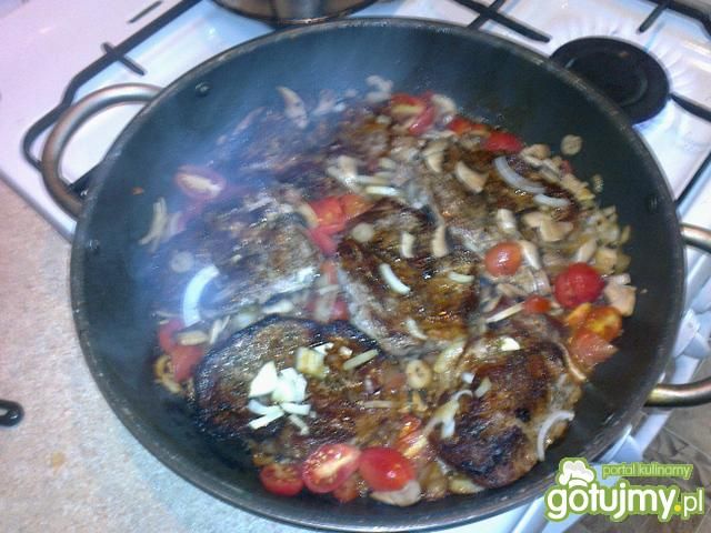 Karkówka w koktajlowych pomidorkach Karkówka w koktajlowych pomidorkach