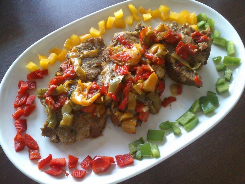 Karkówka w kolorowej papryce Karkówka w kolorowej papryce