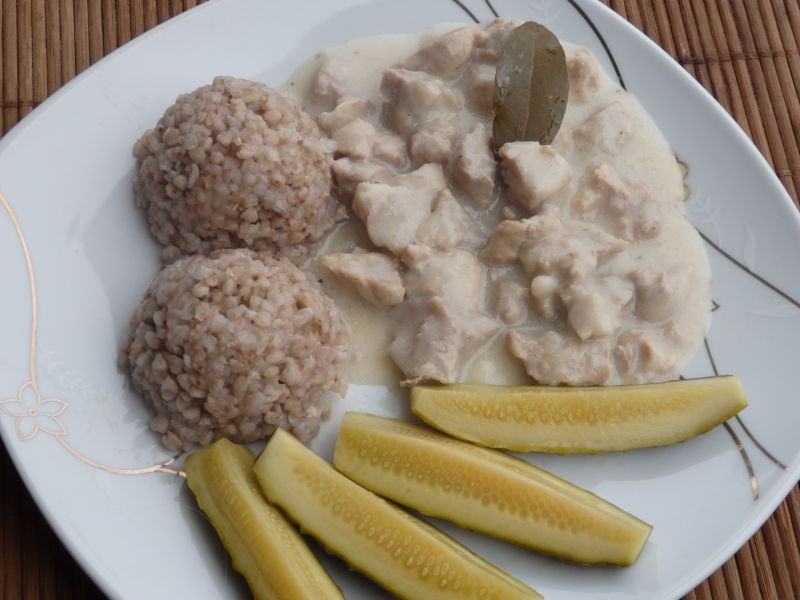 Karkówka w sosie chrzanowym